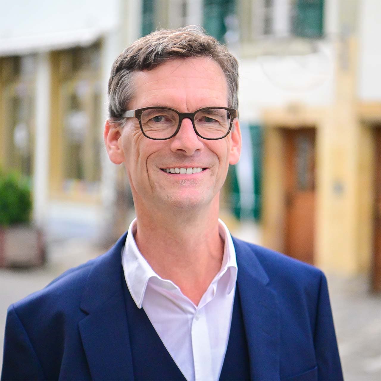 Martin Leu, candidat à la préfecture du district du Lac, dans la vieille ville de Morat